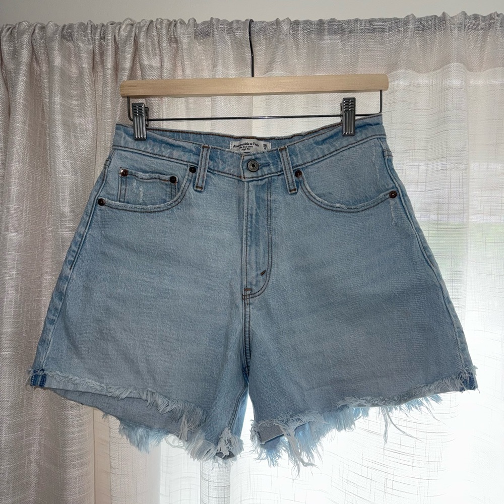 Abercrombie & Fitch The Dad Short High Rise Curve Love - Light Wash